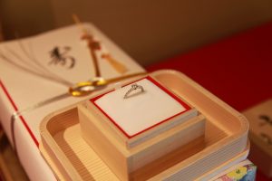 顔合わせにふさわしい服装選びや準備しておきたいことを解説!_2