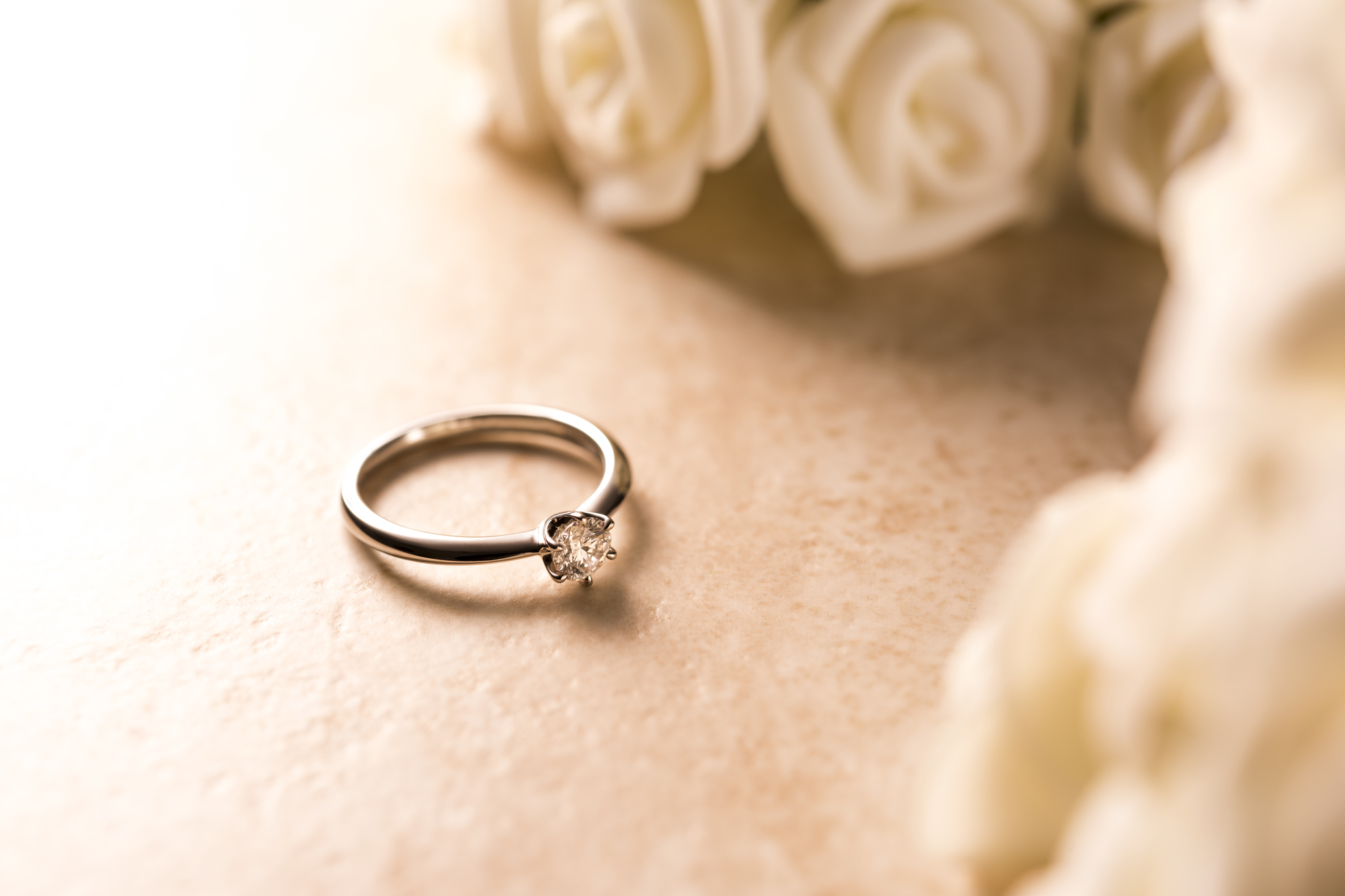 婚約指輪はどうやって選ぶ？みんなが重視したポイントはこの5つ