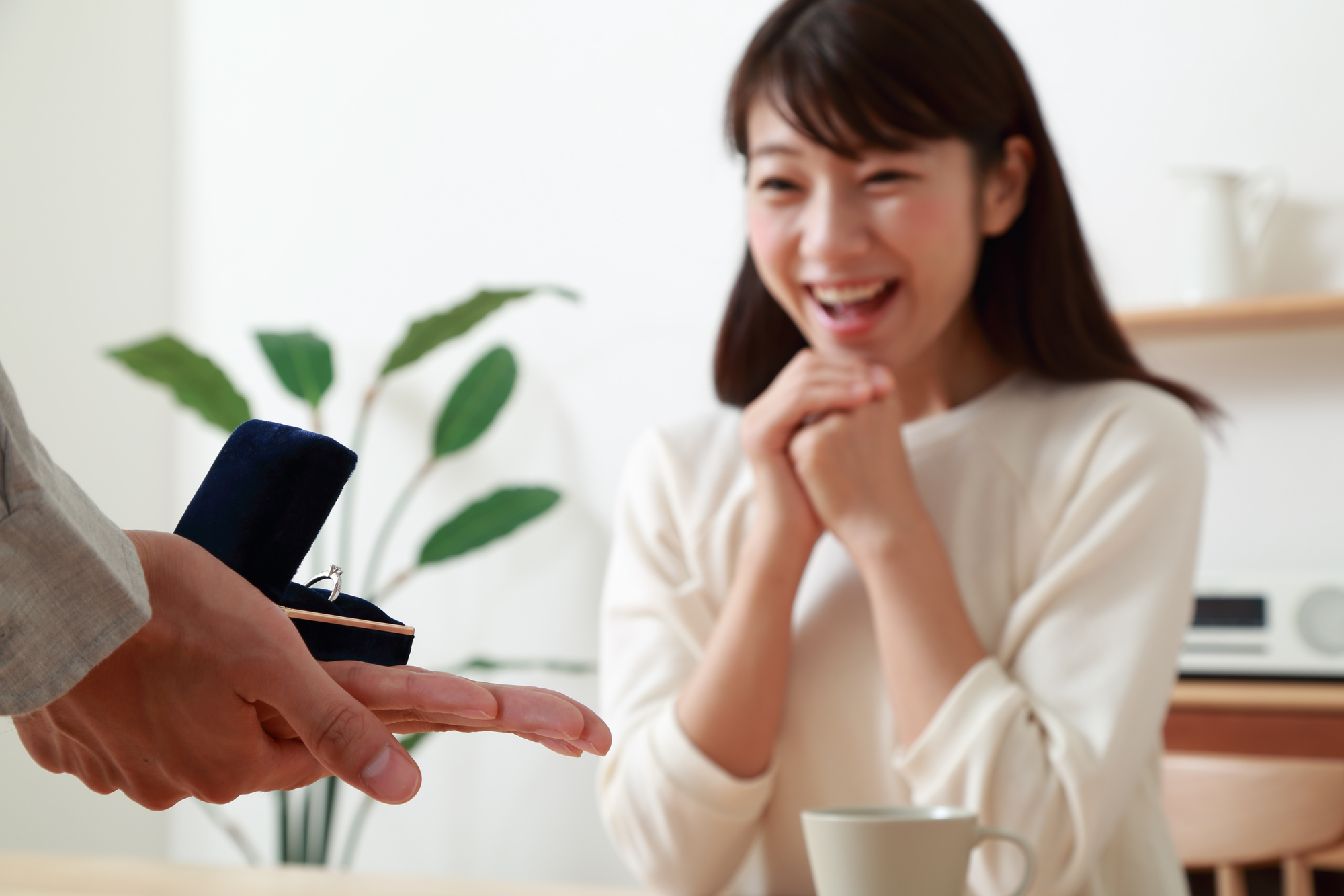 女性が憧れるプロポーズはやはりサプライズの婚約指輪！？