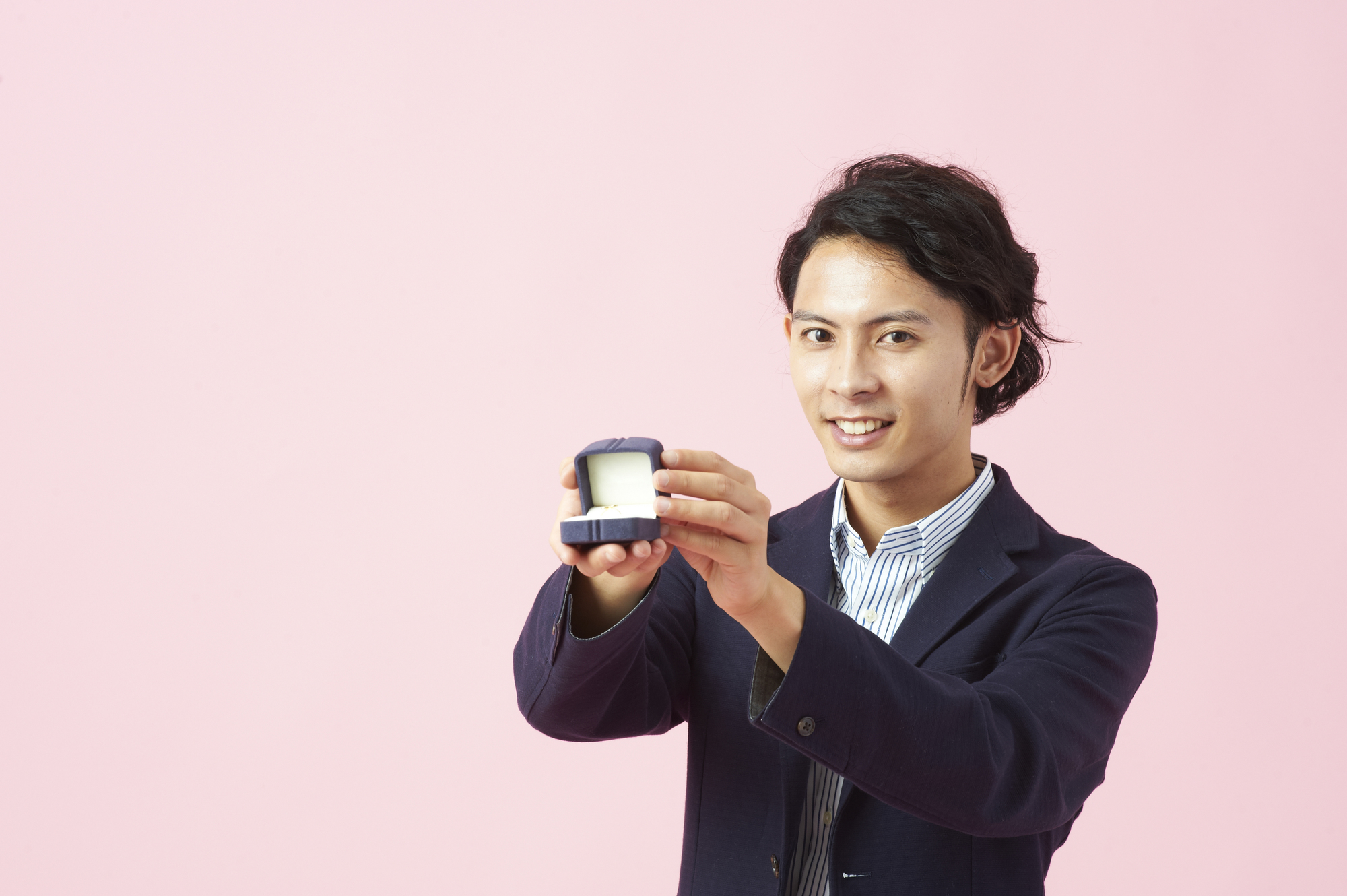 プロポーズするときはどんな格好が良い？服装のポイントを紹介