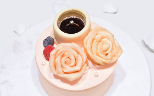 プロポーズケーキ　Rose+