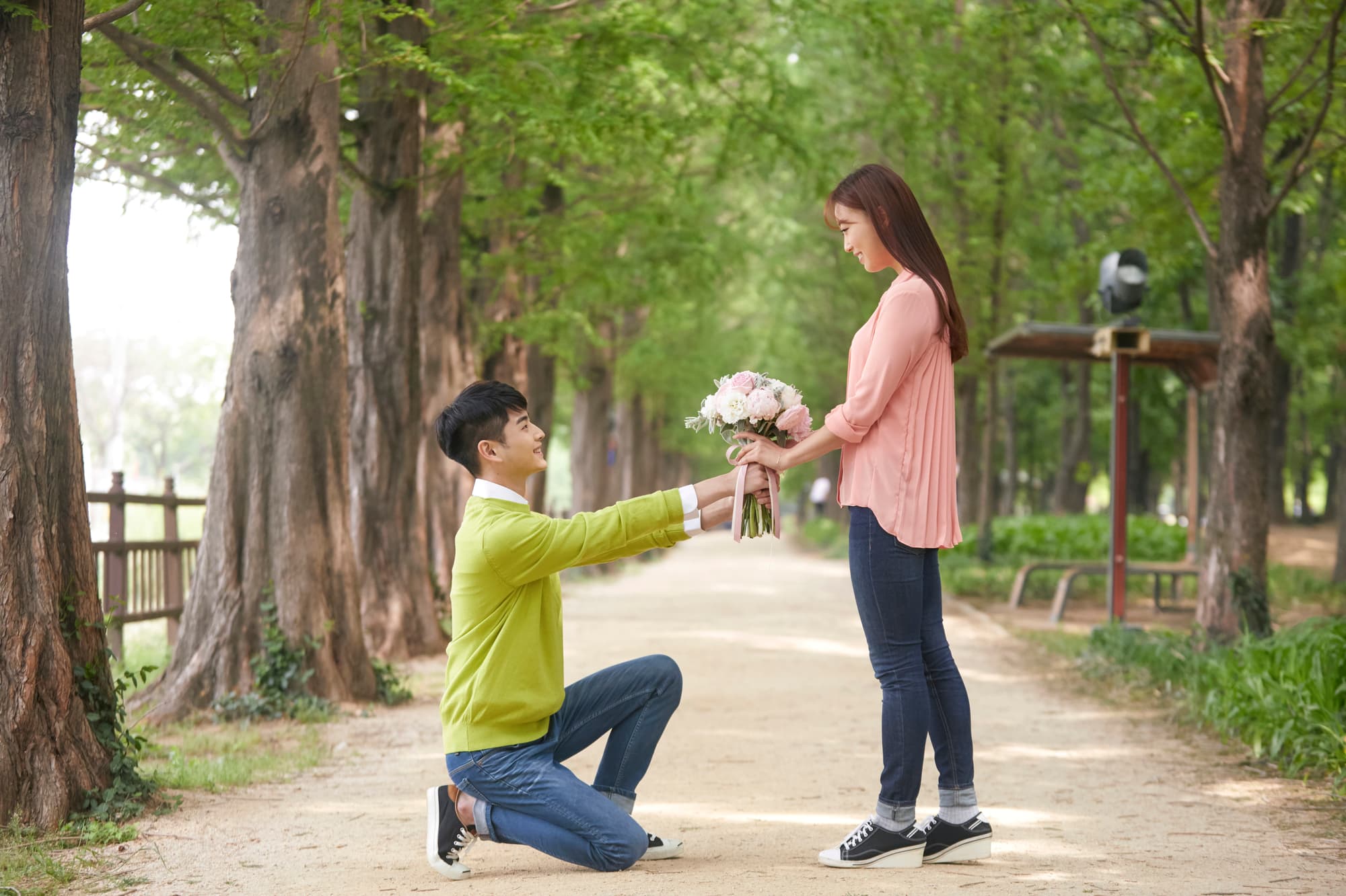 プロポーズを決意するきっかけは？パートナーが結婚を意識しているサインもご紹介