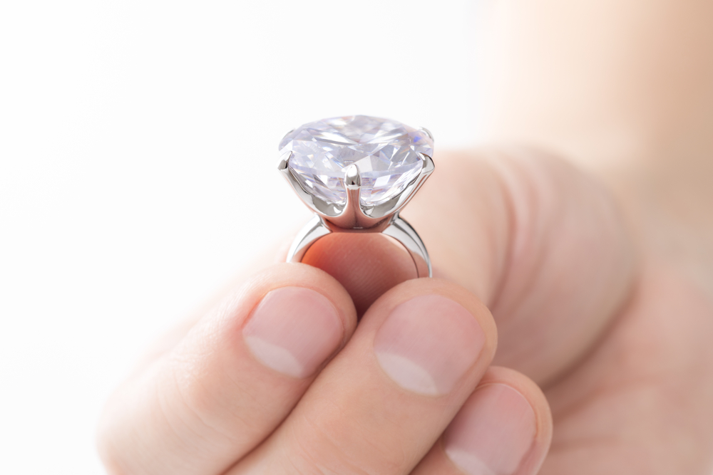 0.5カラットの婚約指輪の費用相場や魅力を公開！