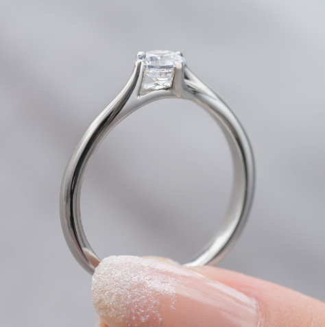 婚約指輪のお返しは必要?結納返しとの違いや費用相場をご紹介